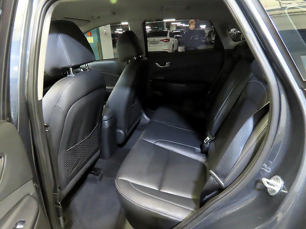 HYUNDAI Kona - Vista 7