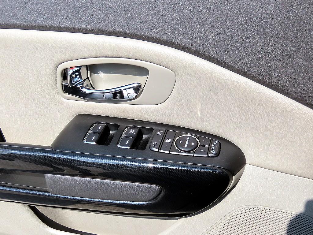 KIA Carnival - Vista 11
