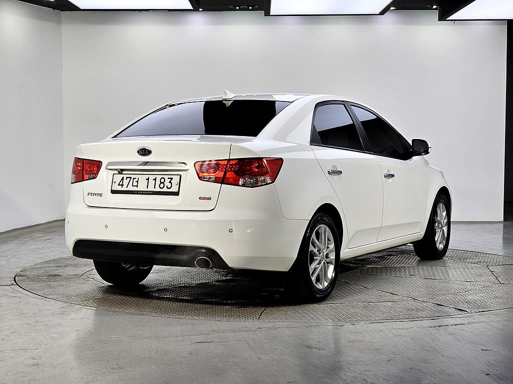 KIA Forte - Vista 4