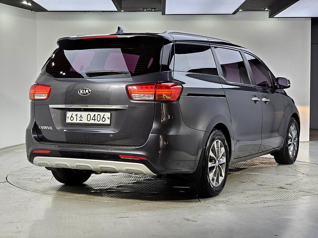 KIA Carnival - Vista 4