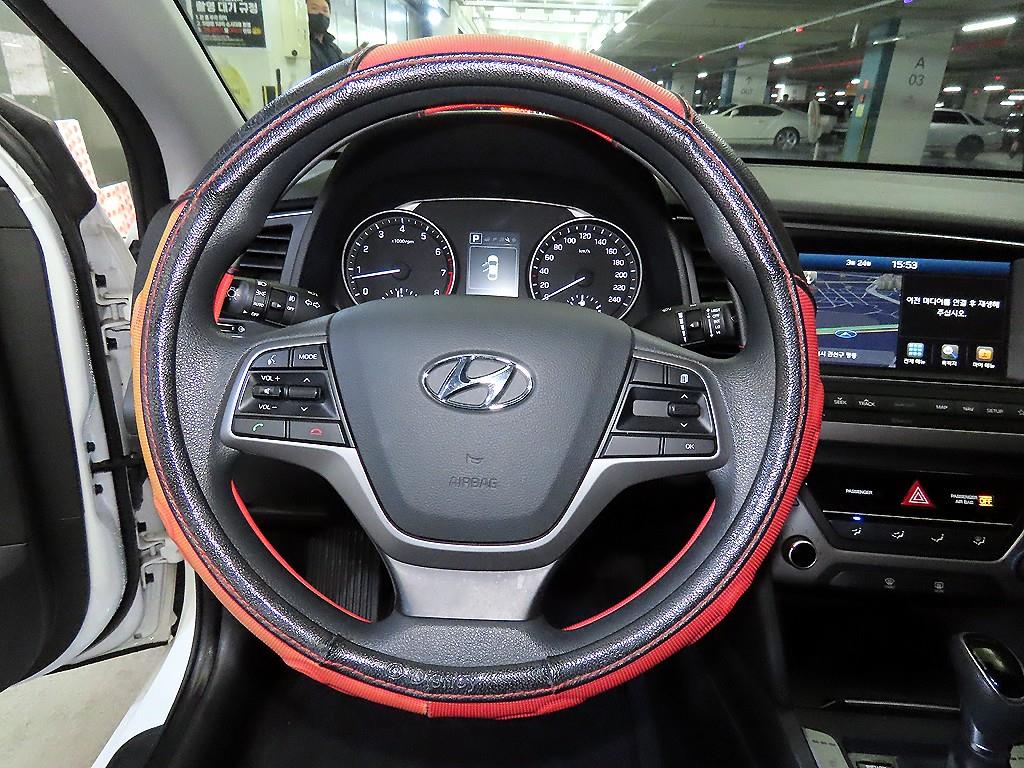 HYUNDAI Avante - Vista 8