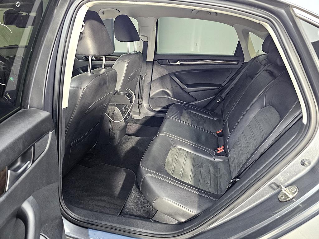 Volkswagen Passat - Vista 9