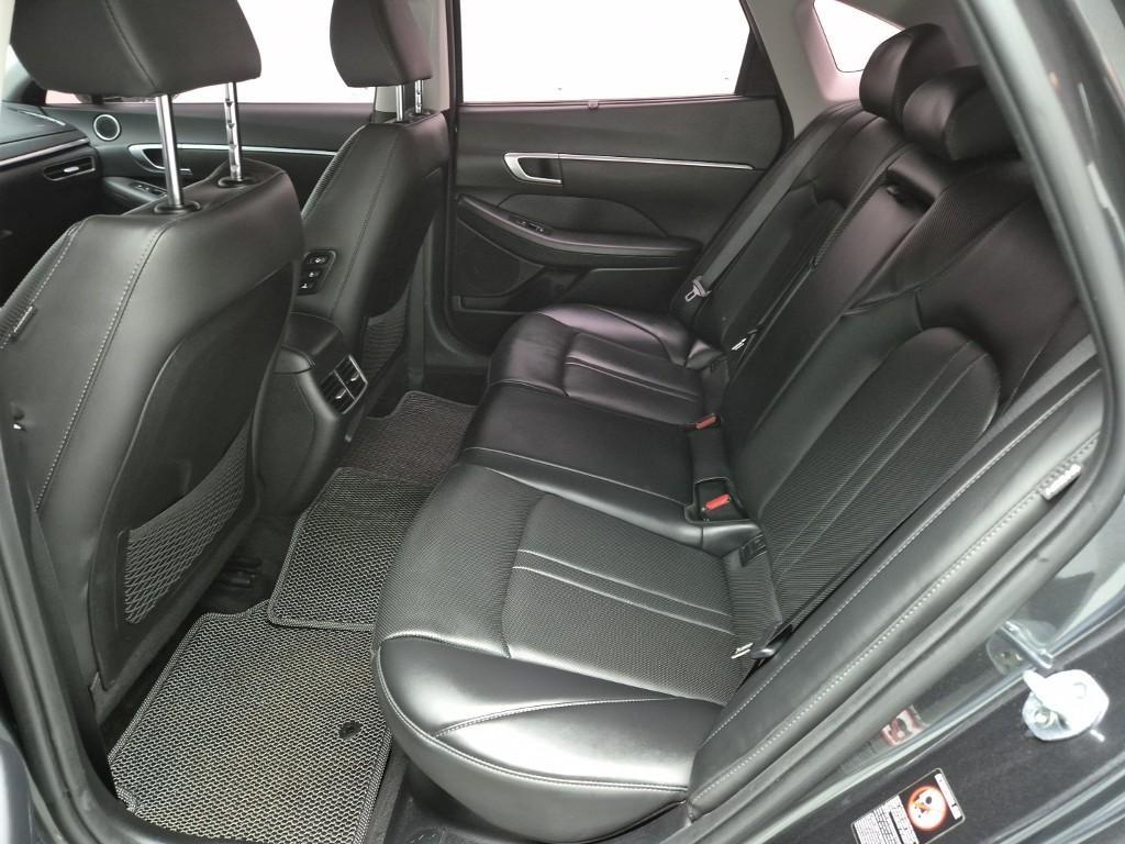 HYUNDAI Sonata - Vista 12