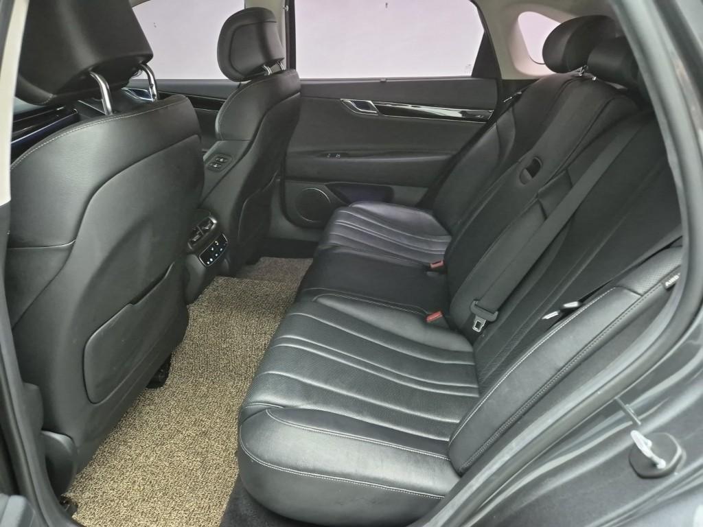 Genesis G80 - Vista 12