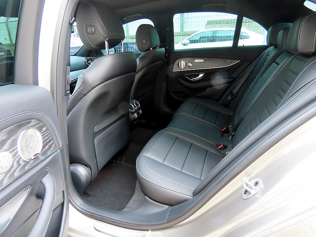 Mercedes Benz E class - Vista 6