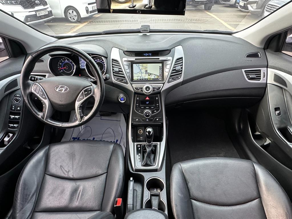 HYUNDAI Avante - Vista 8