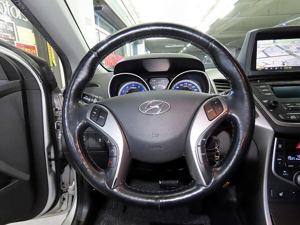 HYUNDAI Avante - Vista 8