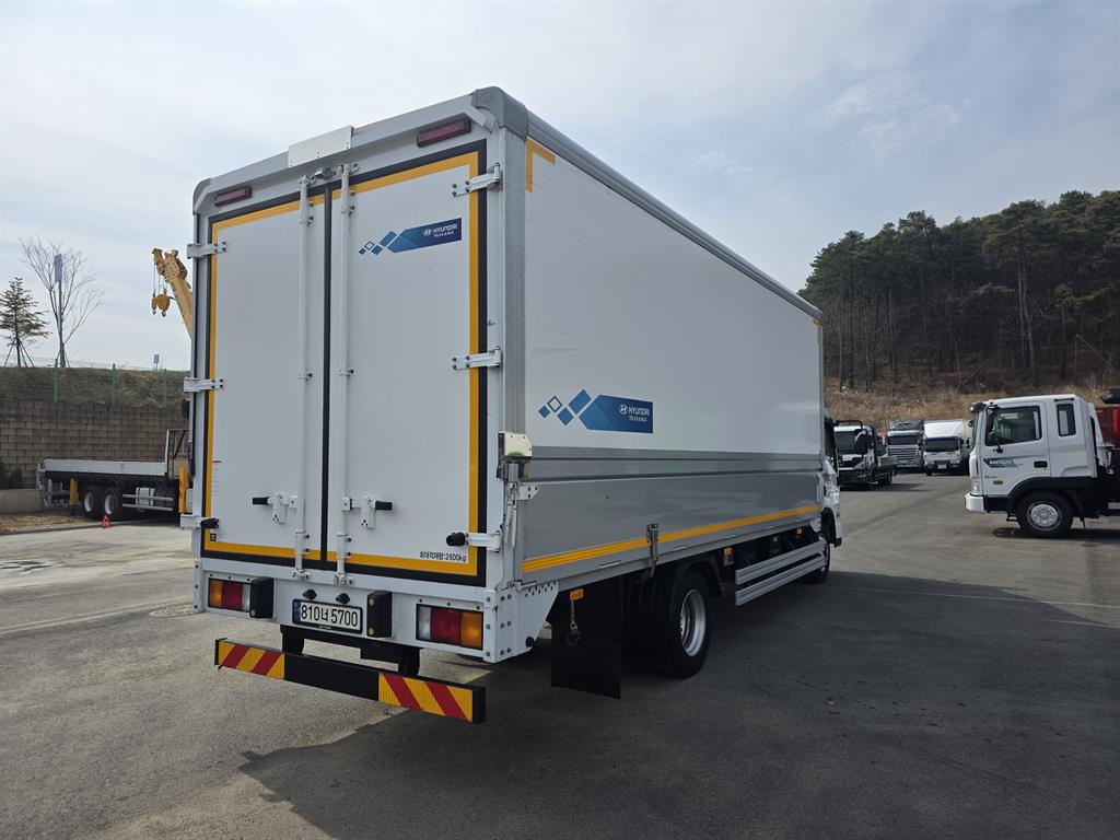 medium and large cargo truck - Vista 6