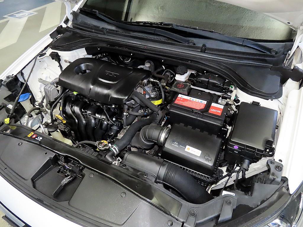 HYUNDAI Avante 2018 Blanco - Importación desde Corea - HF Imports Iquique - Foto 17