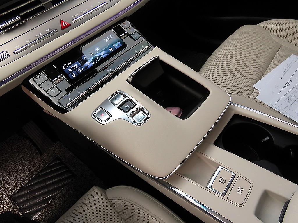 HYUNDAI Grandeur - Vista 10