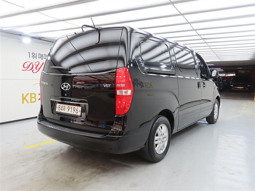 HYUNDAI Starex - Vista 4