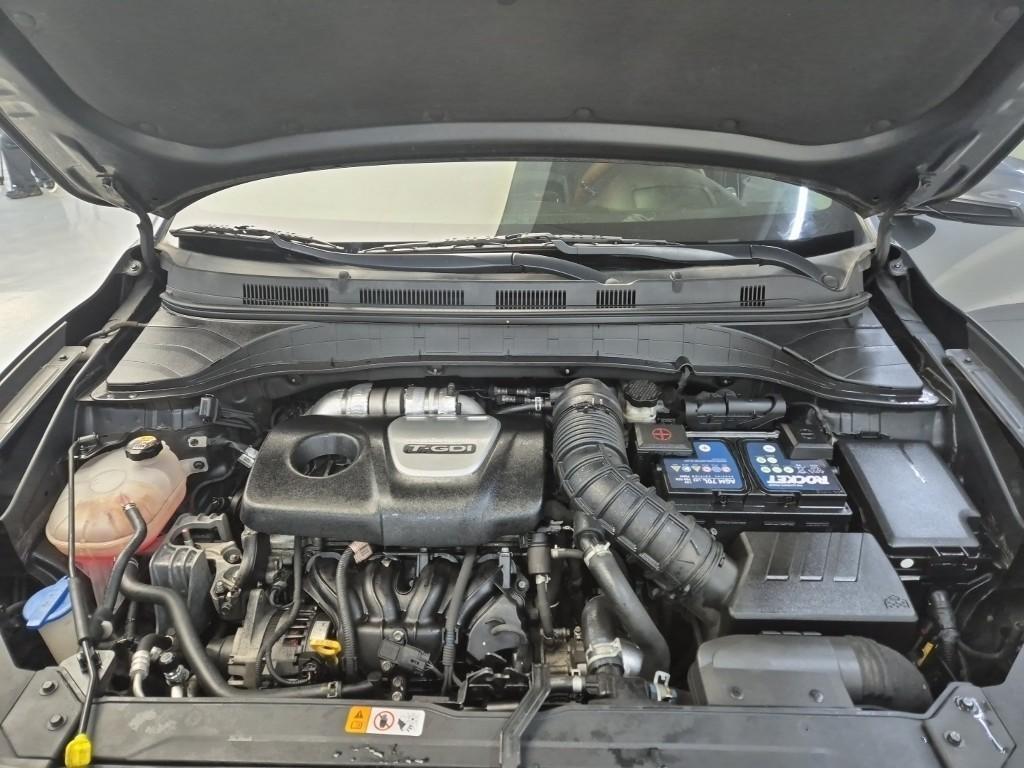 HYUNDAI Kona - Vista 5