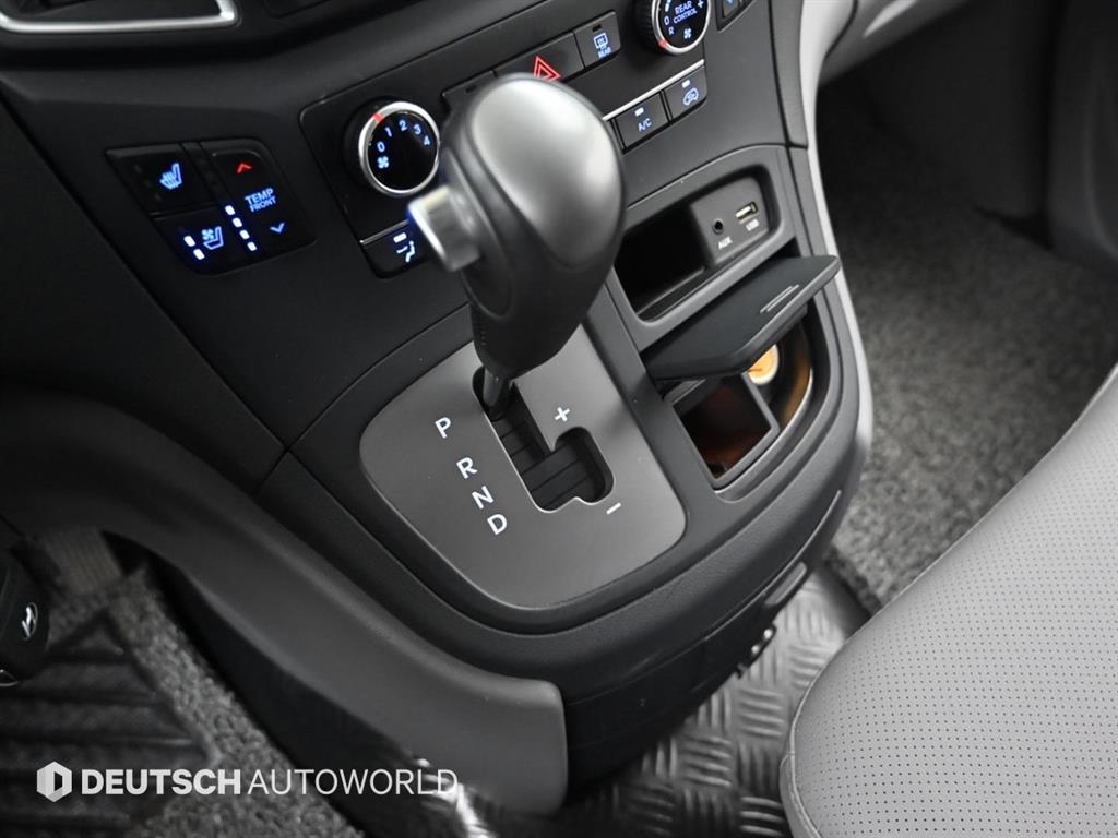 HYUNDAI Starex - Vista 12