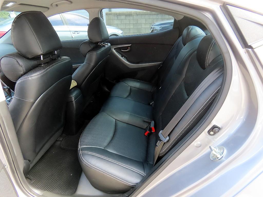 HYUNDAI Avante - Vista 6