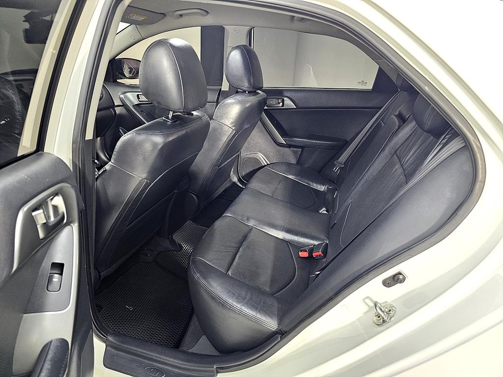 KIA Forte - Vista 9