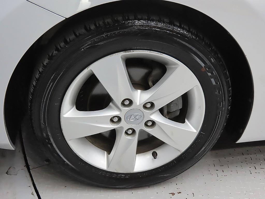 HYUNDAI Avante - Vista 9