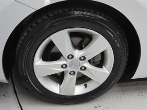 HYUNDAI Avante - Vista 10