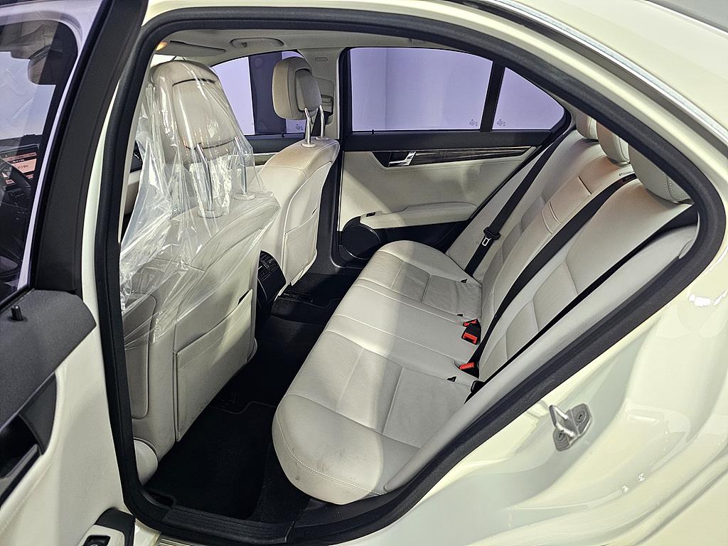 Mercedes Benz C Class - Vista 9