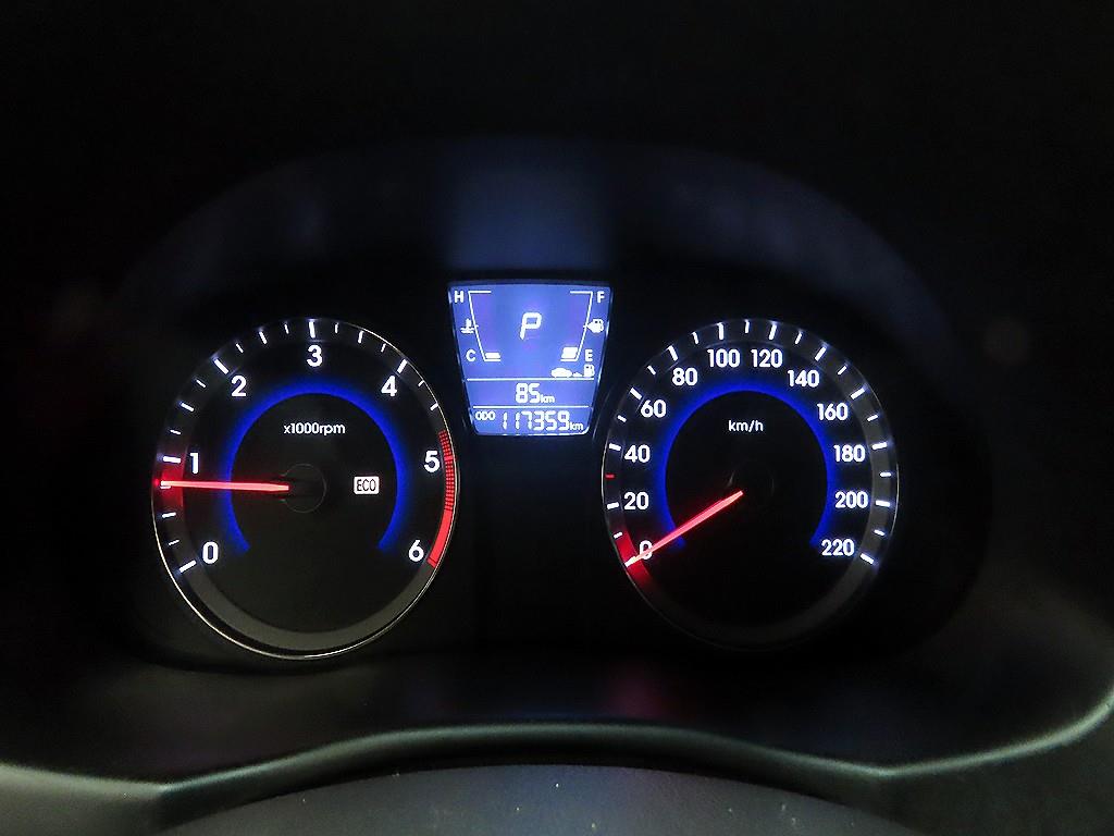 HYUNDAI Accent - Vista 6