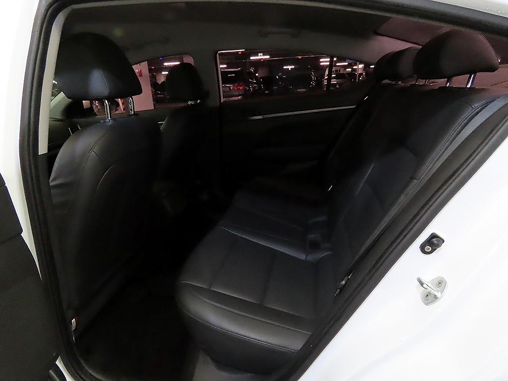 HYUNDAI Avante - Vista 7