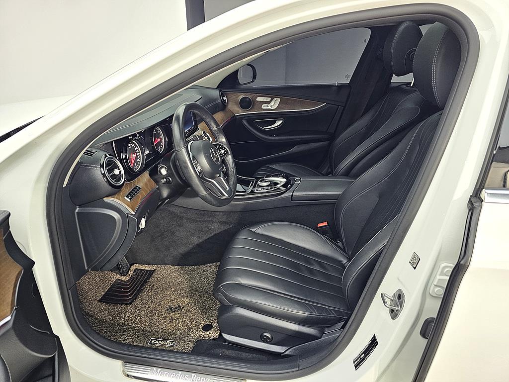 Mercedes Benz E class - Vista 8