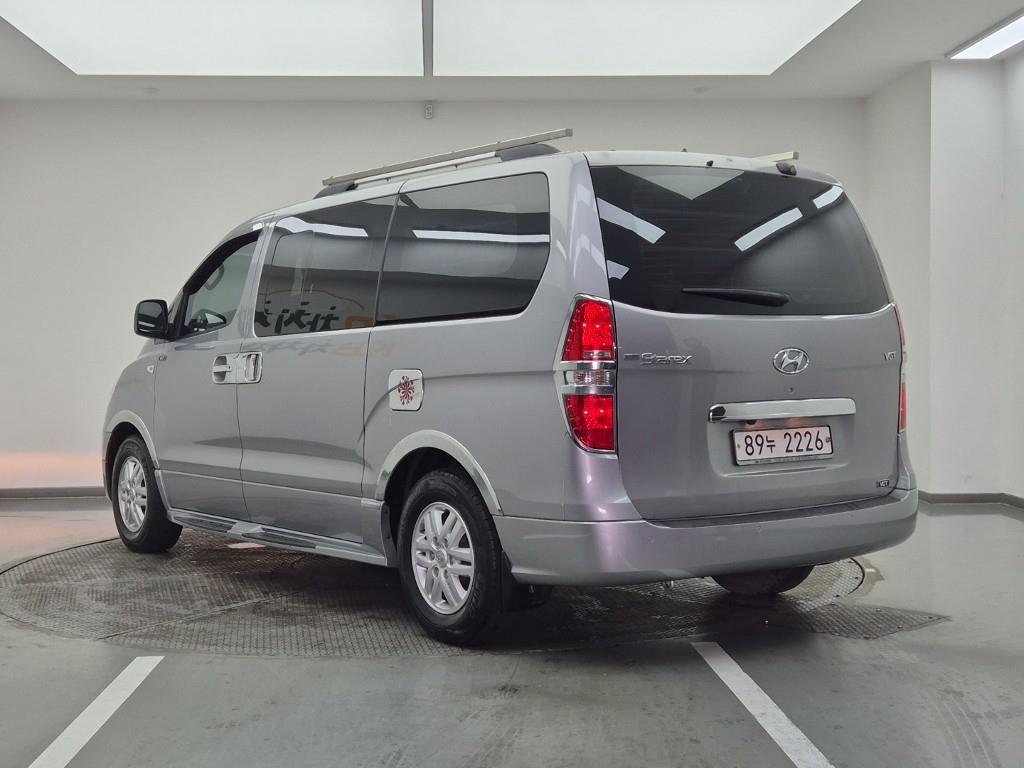 HYUNDAI Starex - Vista 3