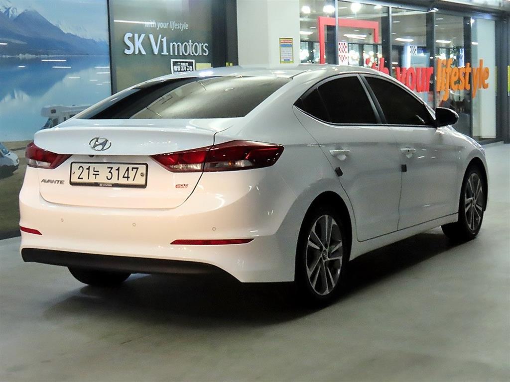 HYUNDAI Avante - Vista 4