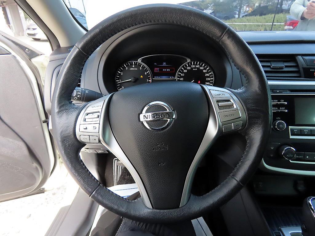 Nissan Altima - Vista 8