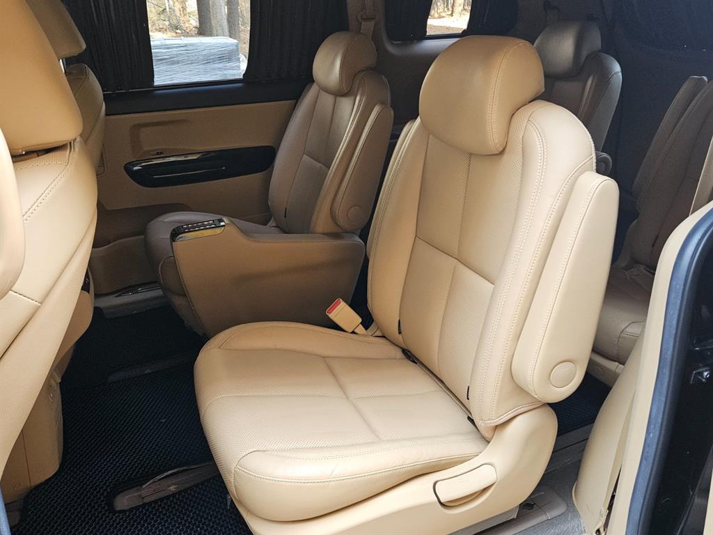 KIA Carnival - Vista 10