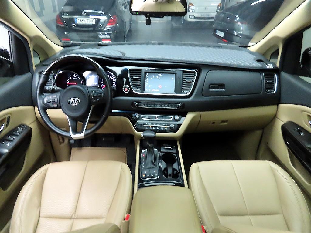 KIA Carnival - Vista 8