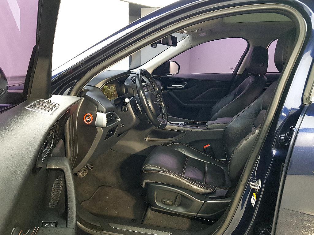 Jaguar F-PACE - Vista 8