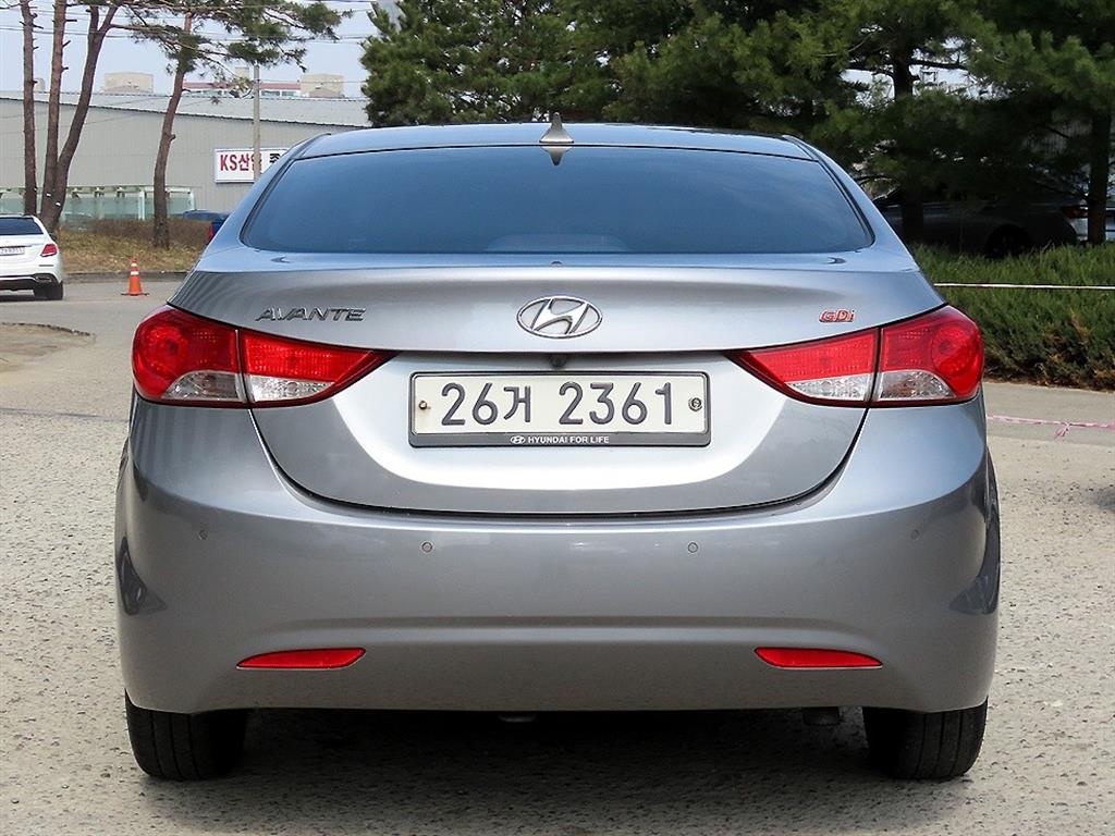 HYUNDAI Avante - Vista 4