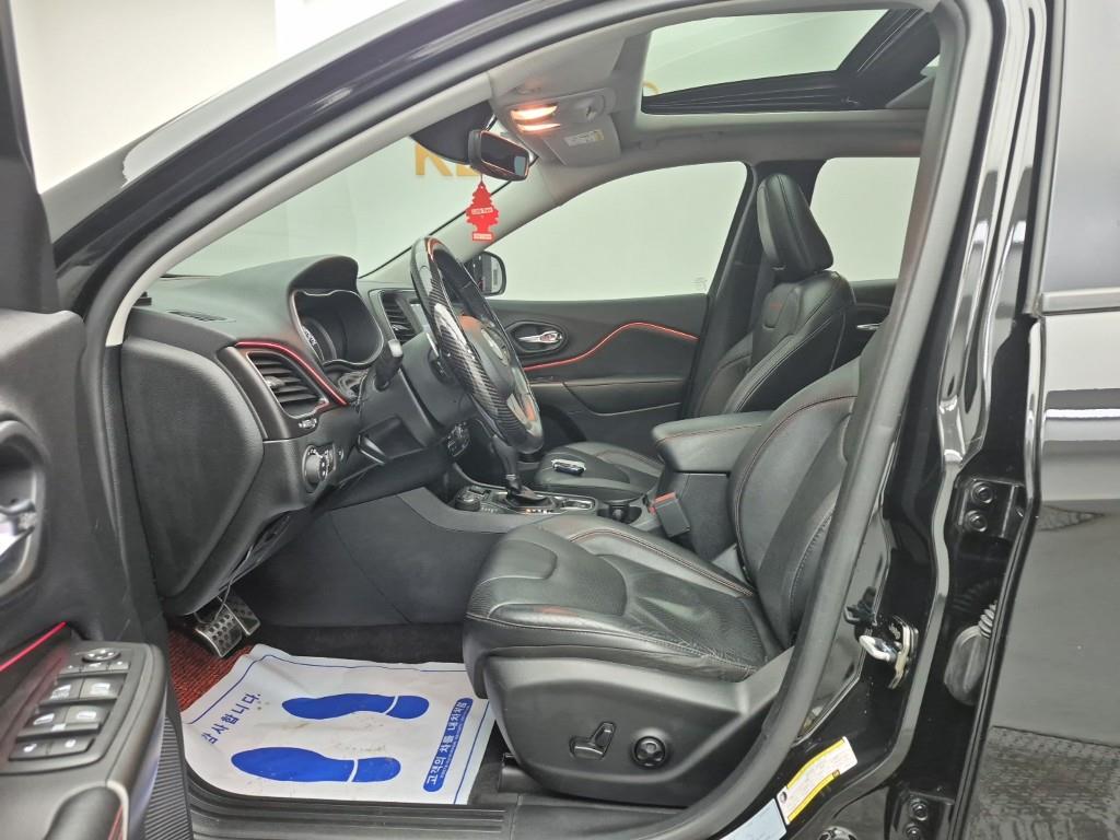 Jeep Cherokee - Vista 11