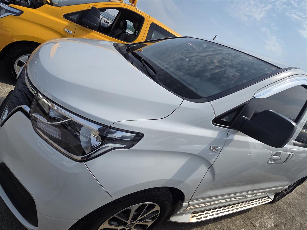 HYUNDAI Starex - Vista 12