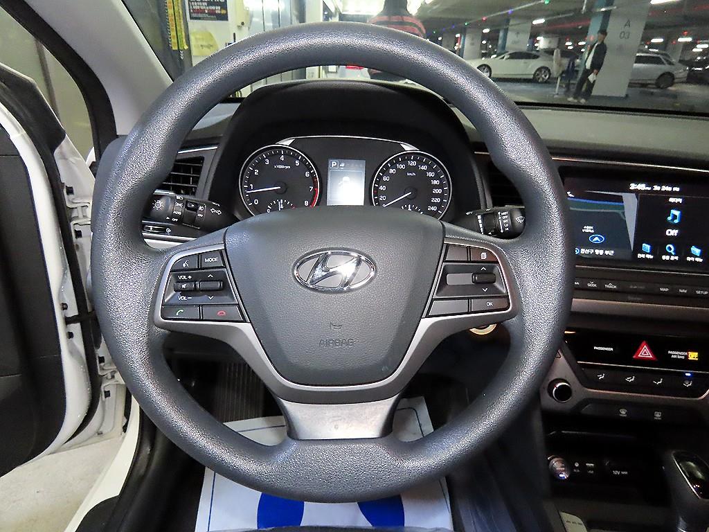 HYUNDAI Avante - Vista 8