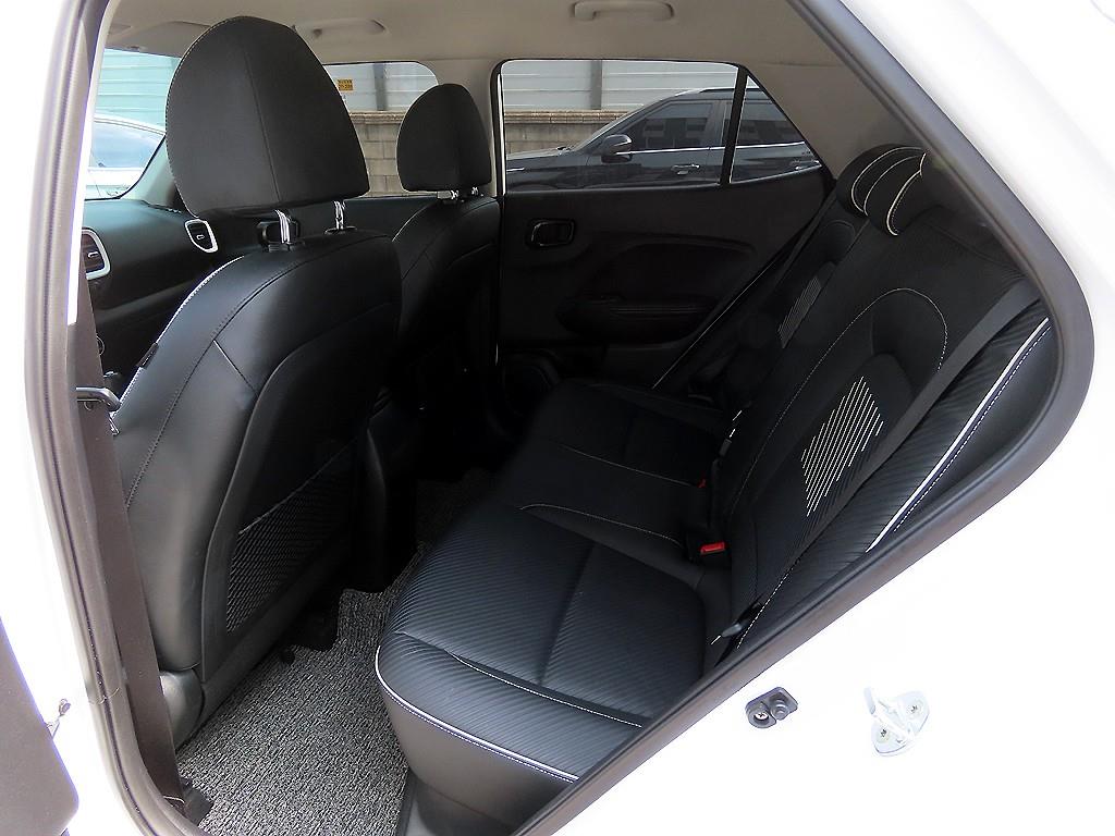 HYUNDAI Venue - Vista 6