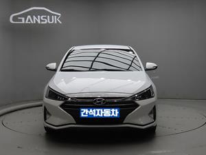 HYUNDAI Avante - Vista 2