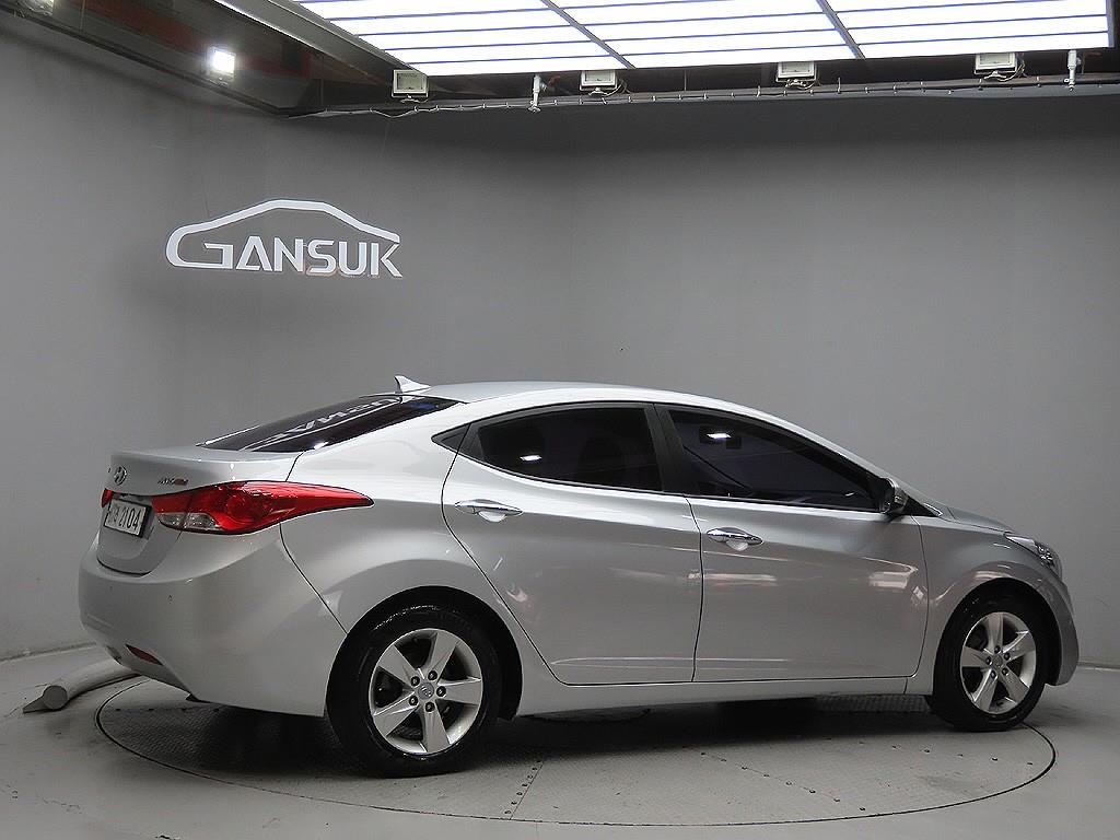 HYUNDAI Avante - Vista 7