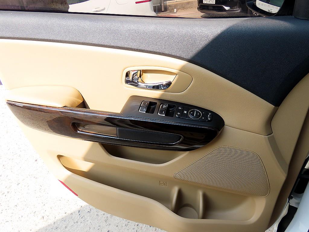 KIA Carnival - Vista 12