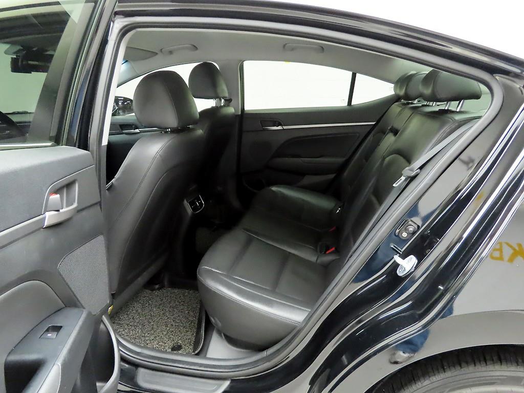 HYUNDAI Avante - Vista 12