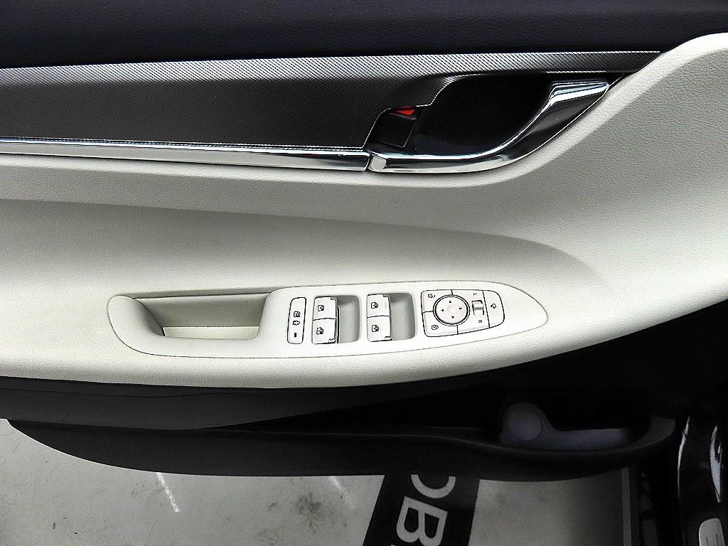 HYUNDAI Grandeur - Vista 11