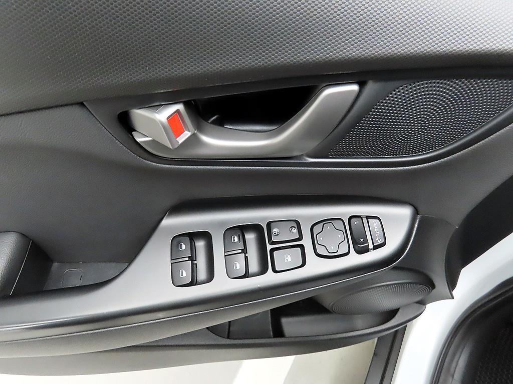 HYUNDAI Kona - Vista 11