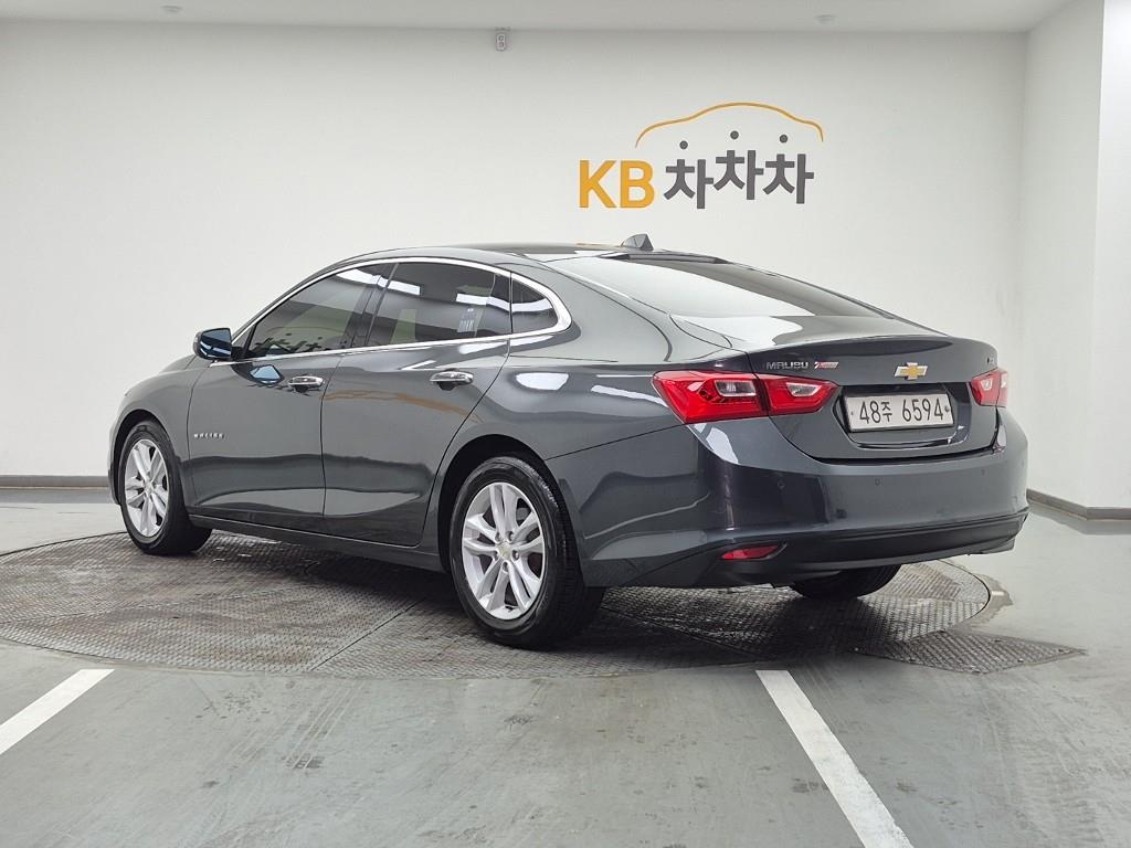 Chevrolet Malibu - Vista 3