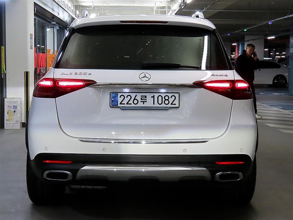 Mercedes Benz GLE Class - Vista 5