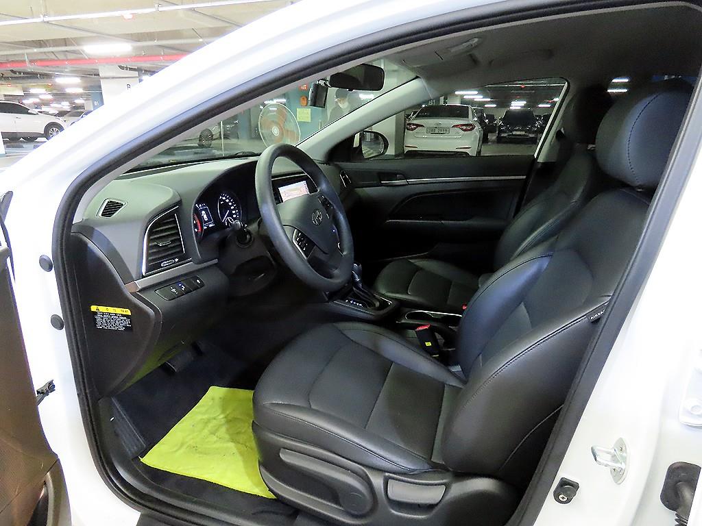 HYUNDAI Avante - Vista 6