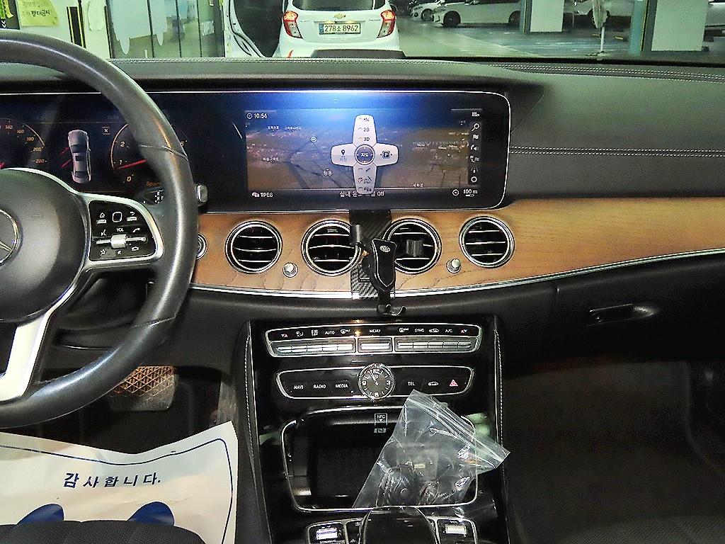 Mercedes Benz E class - Vista 11