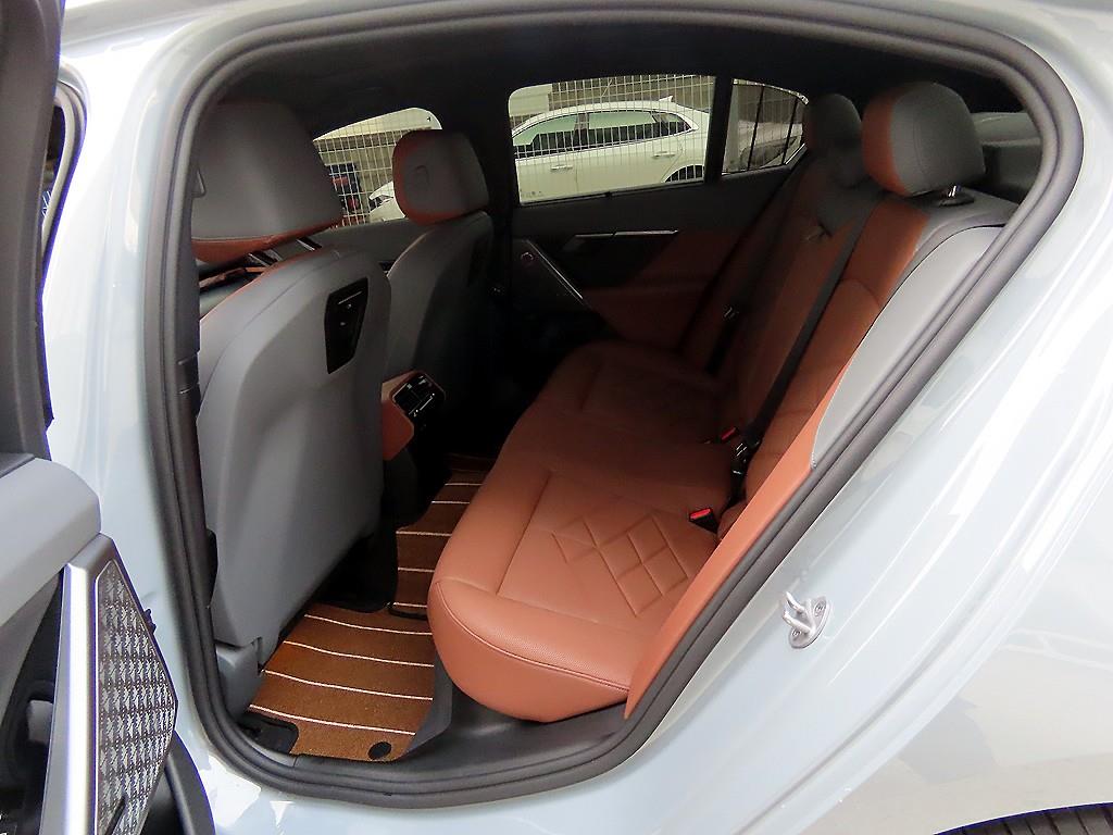 BMW 5 Series - Vista 6