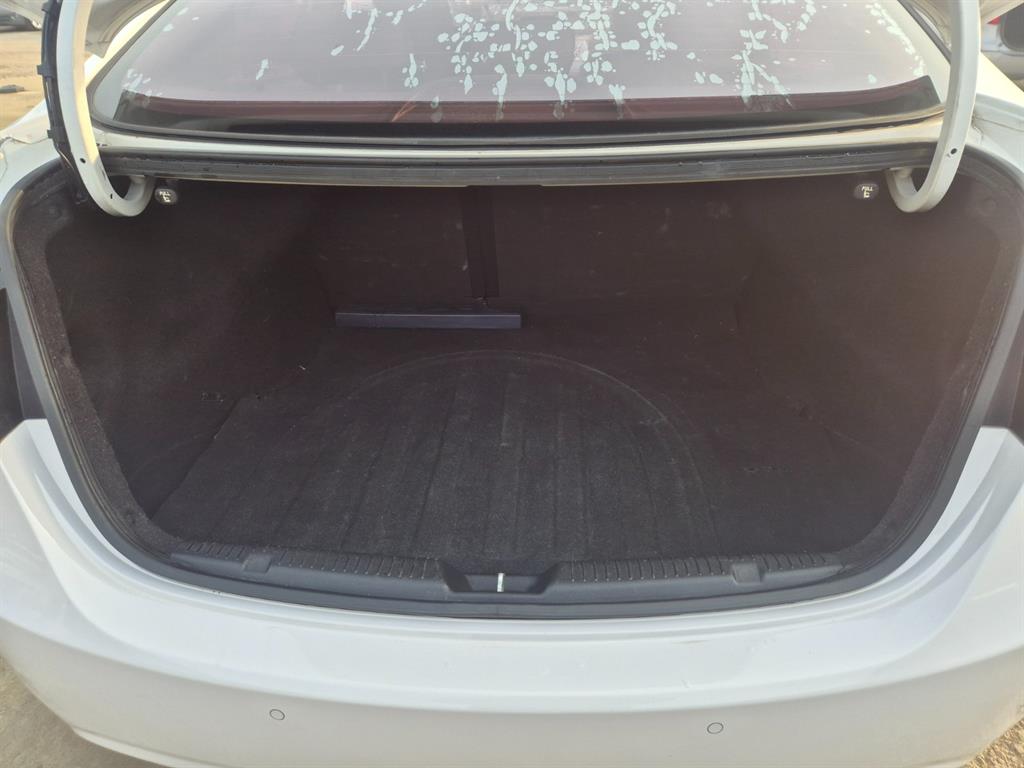 HYUNDAI Avante - Vista 12