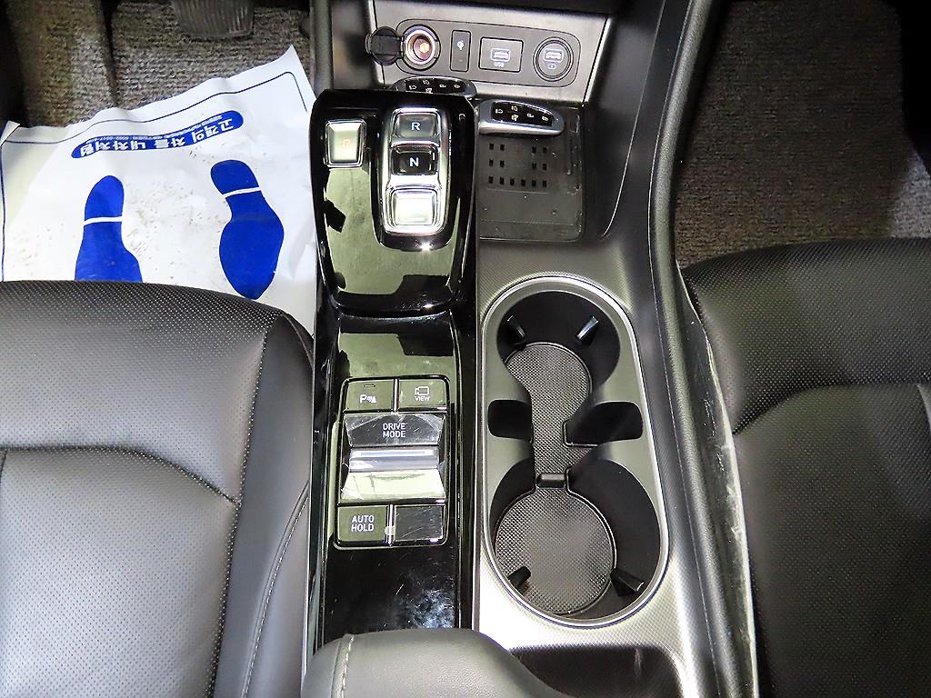 HYUNDAI Sonata - Vista 12