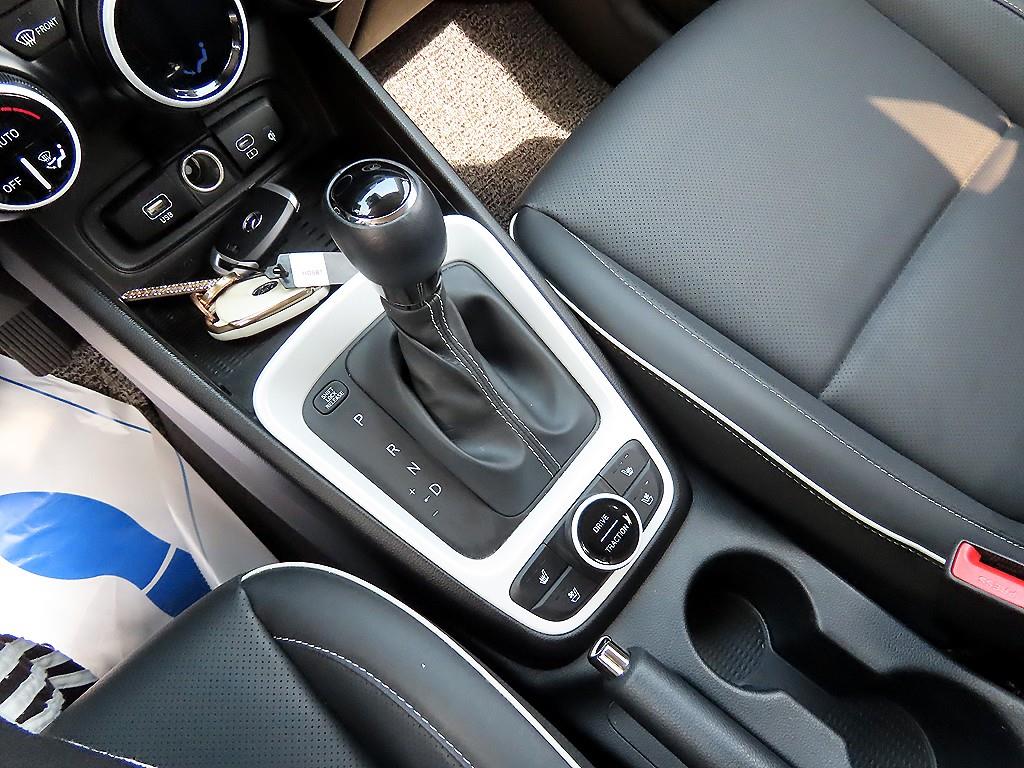 HYUNDAI Venue - Vista 10